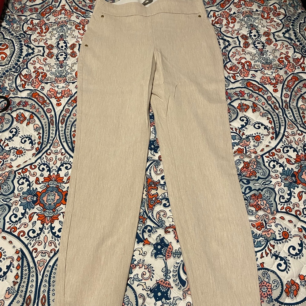 Light tan brand new with tags ankle length skinny pant